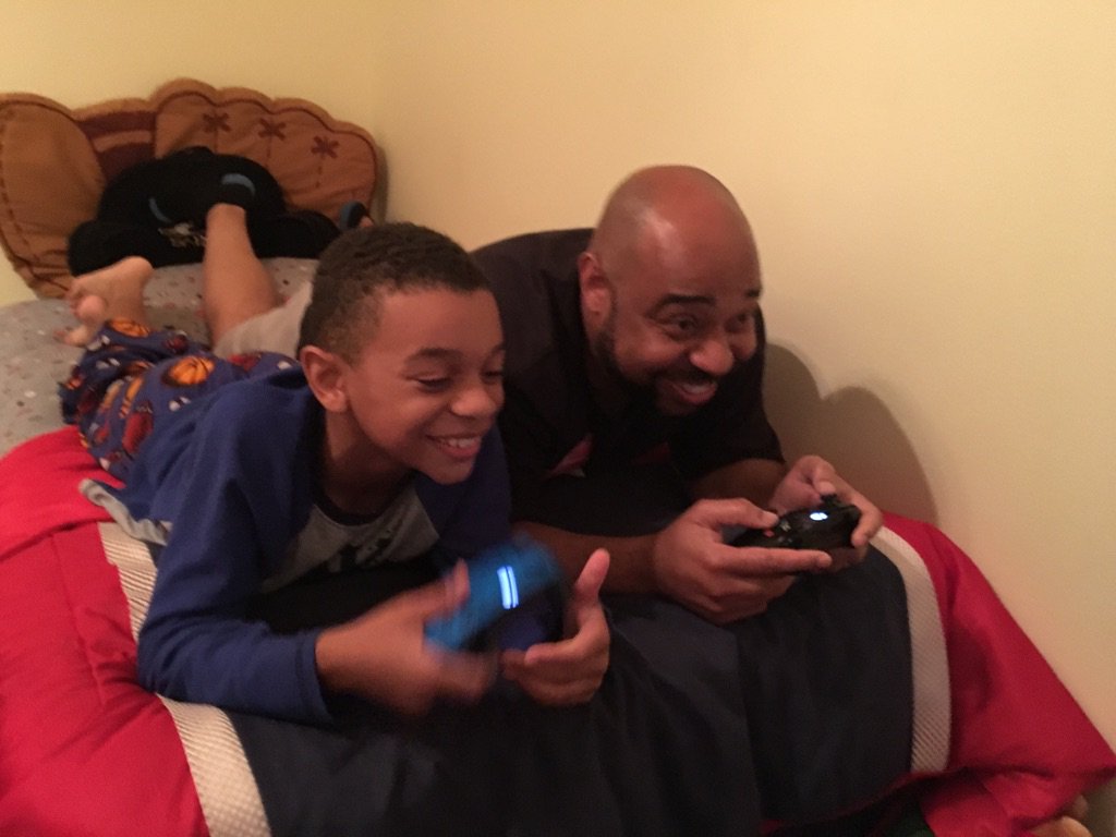 flydrob's tweet photo. Bout to beat this lil boy in #NBA2K17 ๐ on #XboxOne! #thisdadrocks #fatherhood #fathersonchronicles #qualitytime #stillgotit ๐น https://t.co/PgvGw1BAEN