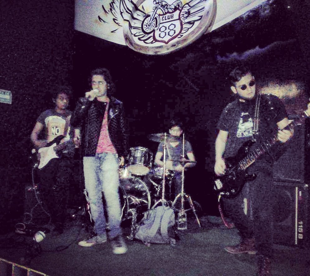 aire_sofocante's tweet photo. La hemos pasado bastante bien. #AireSofocante #Punkrock https://t.co/jefdpzh7v2