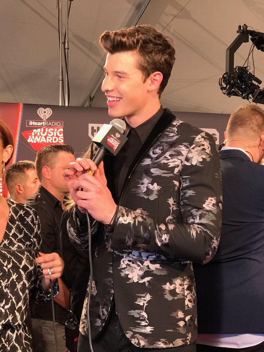 iHeartRadio's tweet image. Here 👏 For 👏 This 👏 @ShawnMendes #iHeartAwards