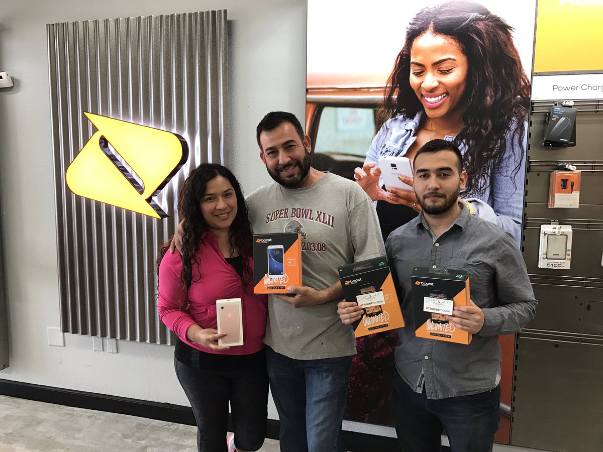 boostpwclv's tweet photo. First 4 line family plan at our new 4.0 store! Excited to start the journey with #boostmobile #pwclv https://t.co/DuFjogryY6