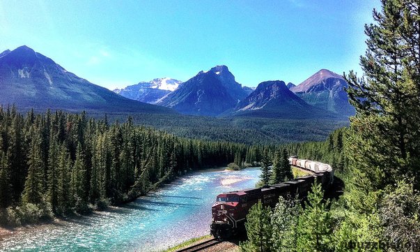 _LocalPony's tweet image. One of the coolest places to visit in #exploreAlberta is a bend in the Bow Valley Parkway. buff.ly/2mBs8Kw