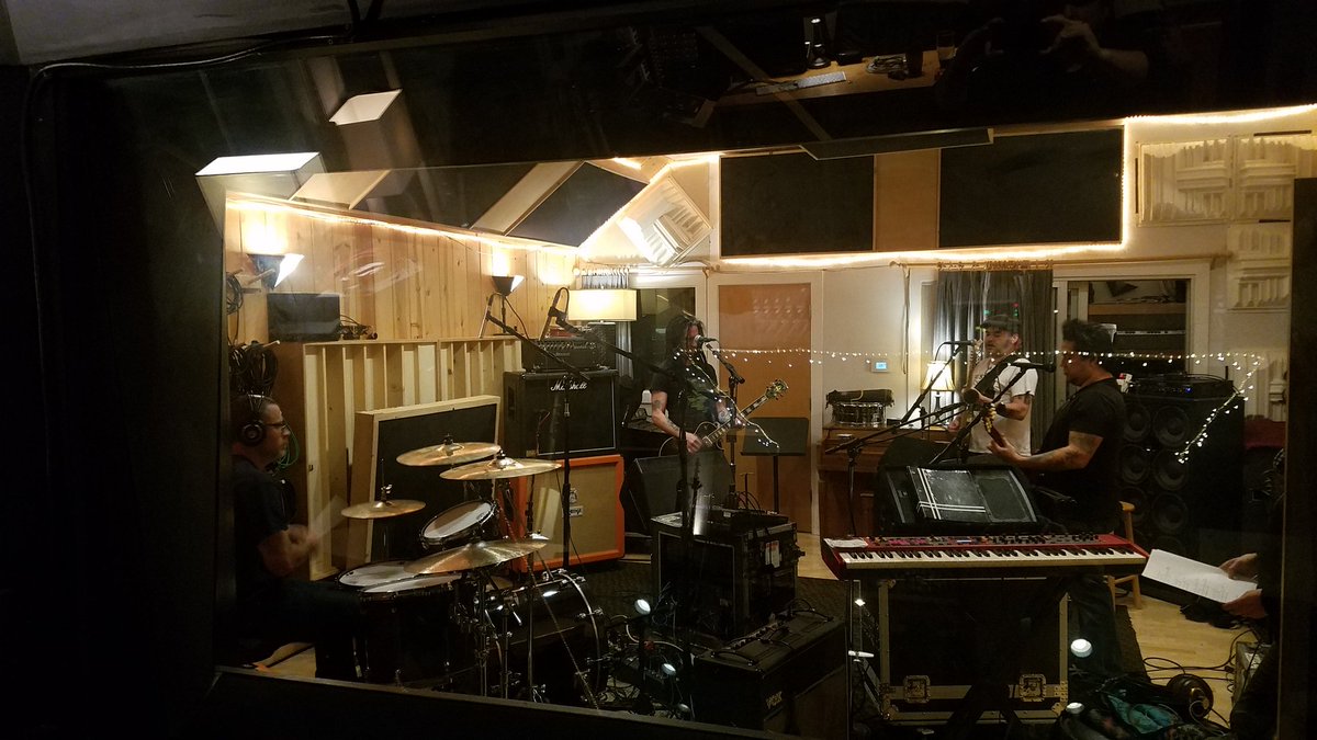 motorstudios's tweet photo. NOFX jamin at home https://t.co/TkJnipObGL