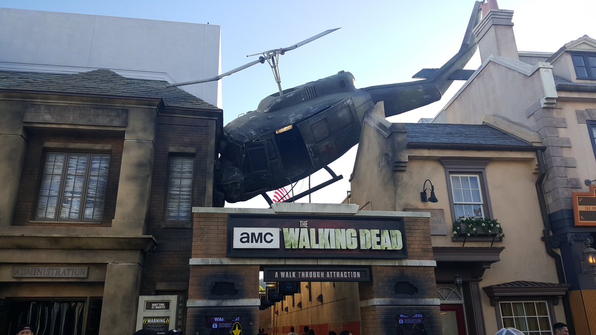 FTWDwriters's tweet photo. Universal Studios! #TWD https://t.co/KVEYjPtnZc