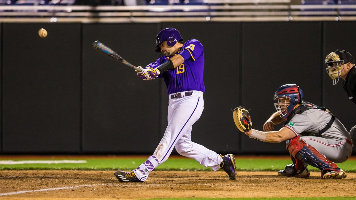 TEC_newspaper's tweet photo. .@ECUBaseball hand Red Storm first loss of year in Keith-LeClair Classic @ECUAthletics #ECUBB
https://t.co/IcTXKxV5YO https://t.co/DPOIuMc50n