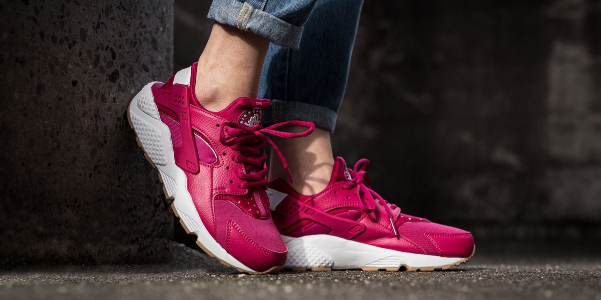 nike huarache fuchsia