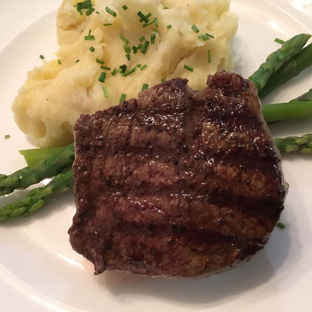 dphdjd's tweet photo. No shame in our steak game! Prime beef tenderloins 😋! #spoiled #atxfoodblogger #austin360c… https://t.co/DLLR9XLLf6 https://t.co/6mQkCl9lXy