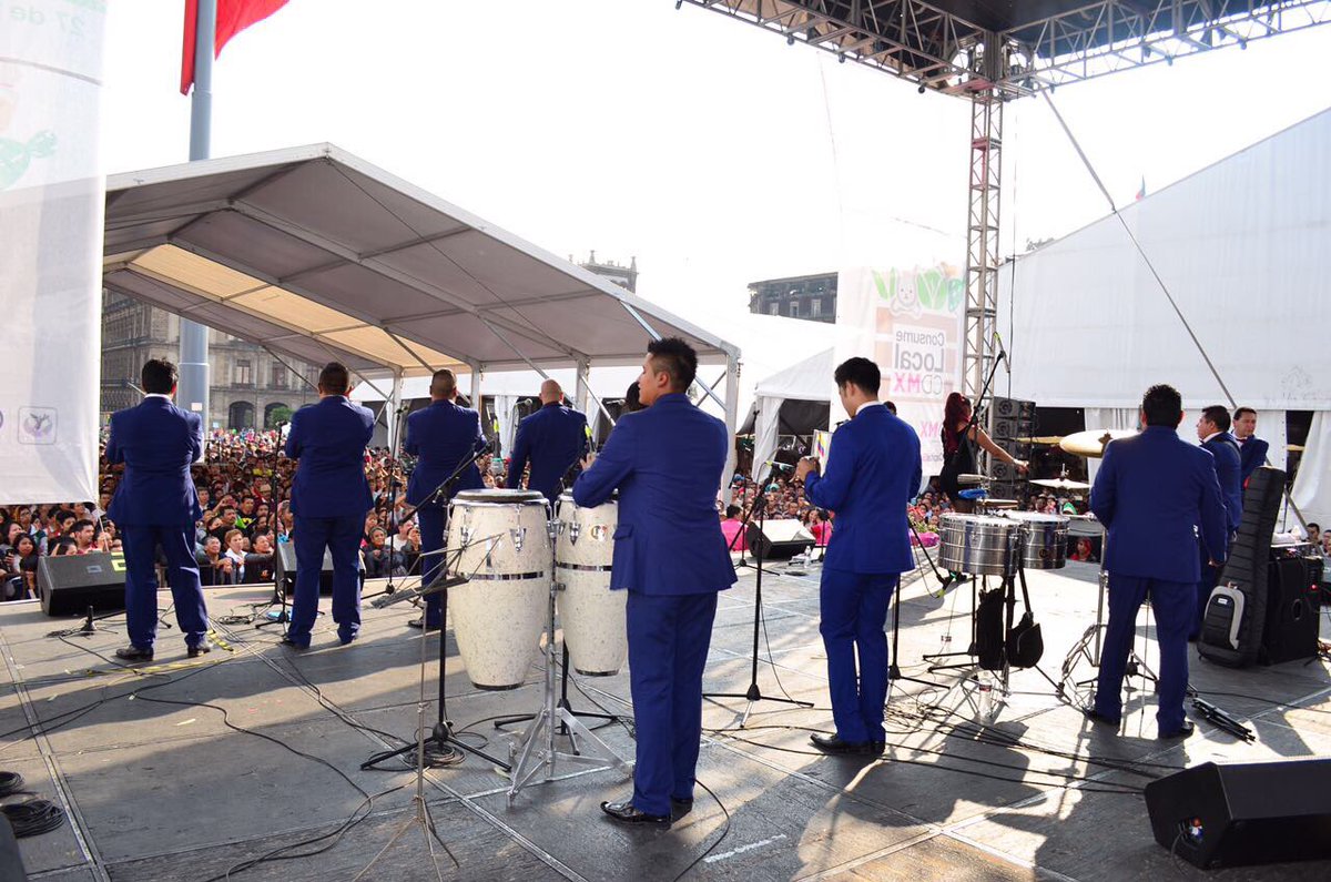 SEPICDMX's tweet photo. Al ritmo de la Sonora Dinamita concluyen las actividades de la Feria #ConsumeLocalCDMX en el #Zócalo https://t.co/puHUMk0FQv