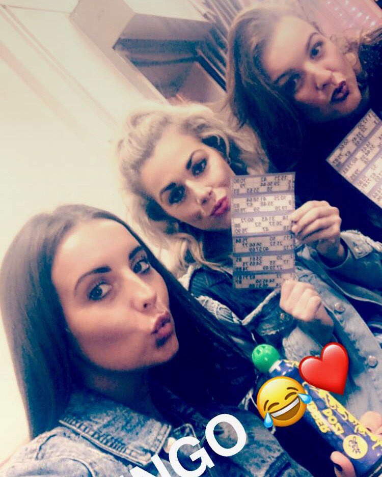 Harmonee_'s tweet photo. BINGO BINGO✌🏼 when you sing but still have time for bingo... 2 little ducks 22💕🎼 #bingo #sunday https://t.co/133m1QNJSk