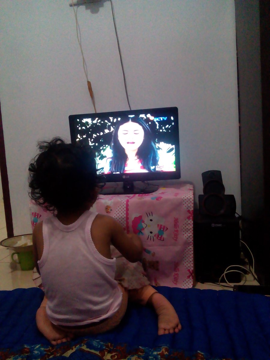 athultocm's tweet photo. Aida serius nonton ALSCTV
@SCTV_ 
@AL_SCTV
#anaklangit
#SayaDiSCTV https://t.co/F4Iao1zNk8