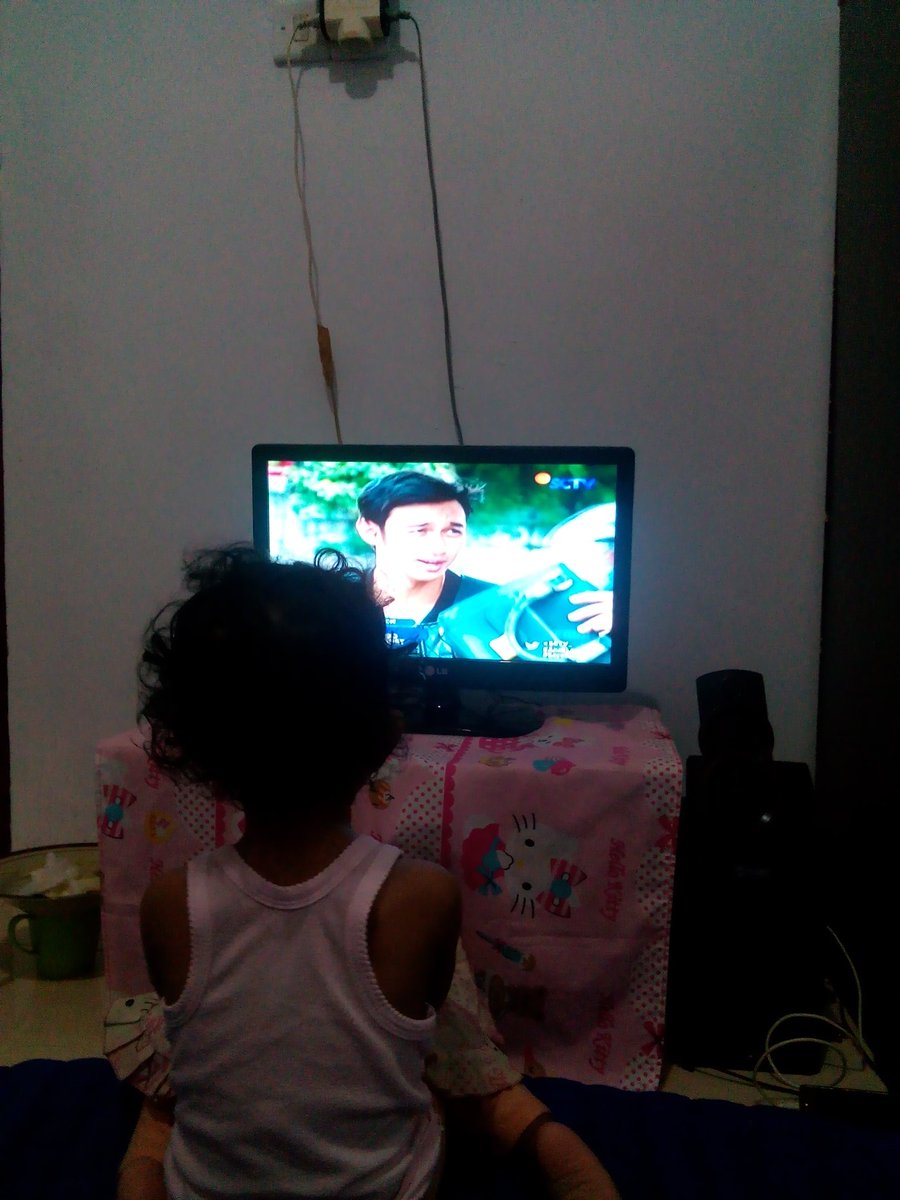 athultocm's tweet photo. Aida serius nonton ALSCTV
@SCTV_ 
@AL_SCTV
#anaklangit
#SayaDiSCTV https://t.co/F4Iao1zNk8