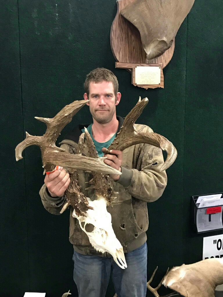 thatntac's tweet photo. This mainframe 6 pt was taken near me. 29" main beams and 46" of mass measurements! 37 points with 15-1/2" spread. Gross 214-7/8" https://t.co/CnklufFSPu