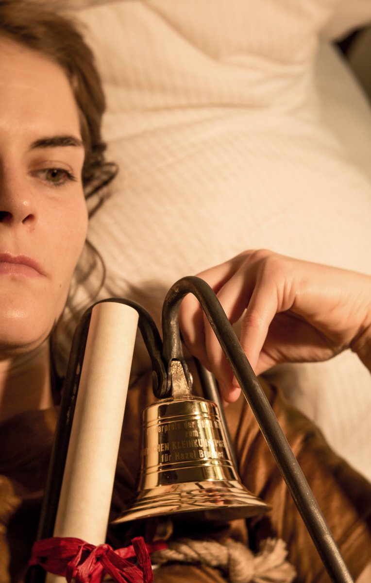 Hazel Brugger On Twitter Mude Fallen Kleinkunstpreis Forderpreis Baby Und Ich Ins Bett Dankeschon