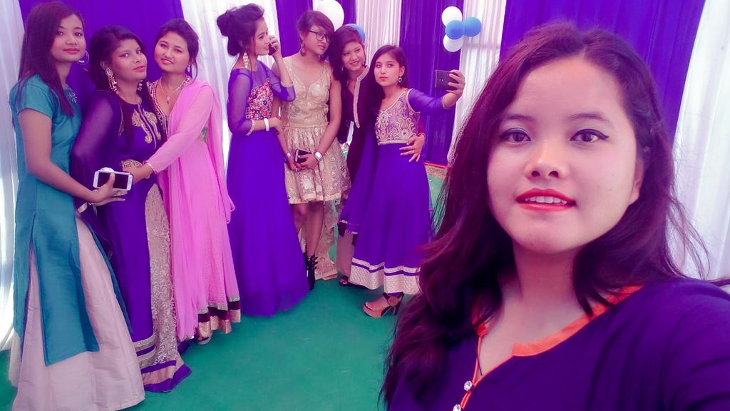 rojinaghale1's tweet image. #Fresher_party 2k17...:) :D