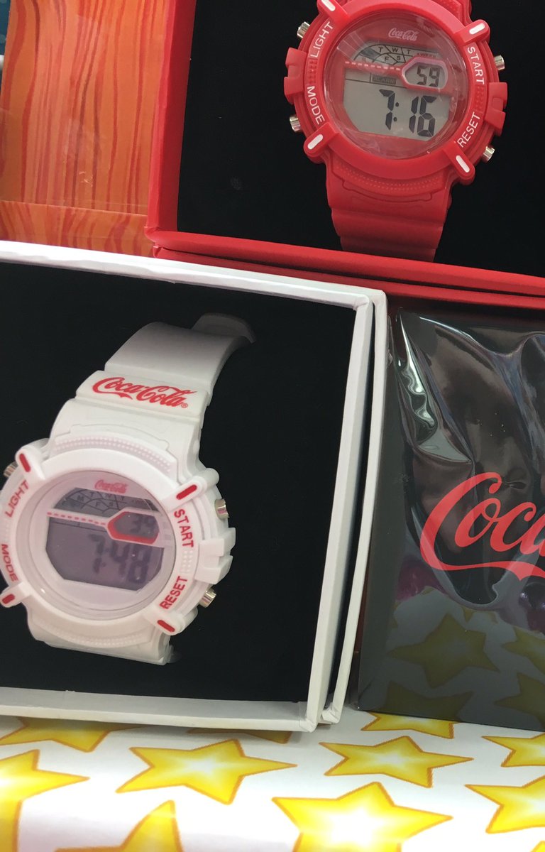 ট ইট র プレイランド京都店 京ファミ3f プライズ コカ コーラのロゴ入り デジタルウォッチ大人気です おしゃれでとっても かっこいい コカ コーラ コカコーラ デジタルウォッチ 腕時計 シリコン 人気