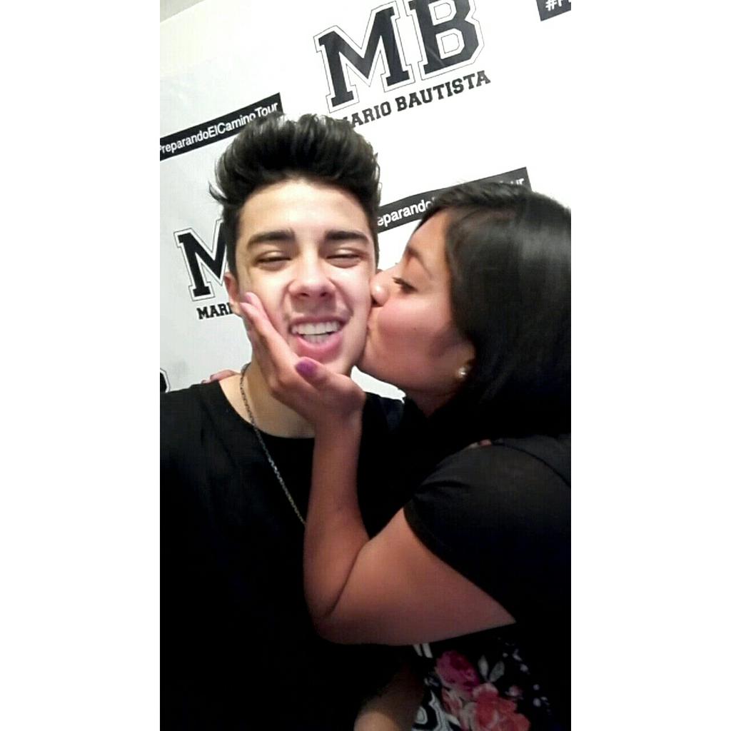 itzel_herns's tweet photo. Me dijeron tienes un minuto para ser feliz me sonreíste y todavia nos quedaban 59 segundos #21AñosMB🎂💜 https://t.co/Ptft5qV1xZ