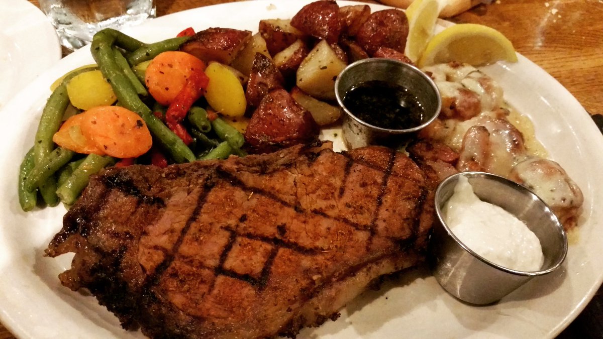 thebstiles's tweet photo. Excellent dinner at IRP this evening. Thanks again, @ChinLovesIowa! #ChinForTheWin https://t.co/xxXlRYrY4h