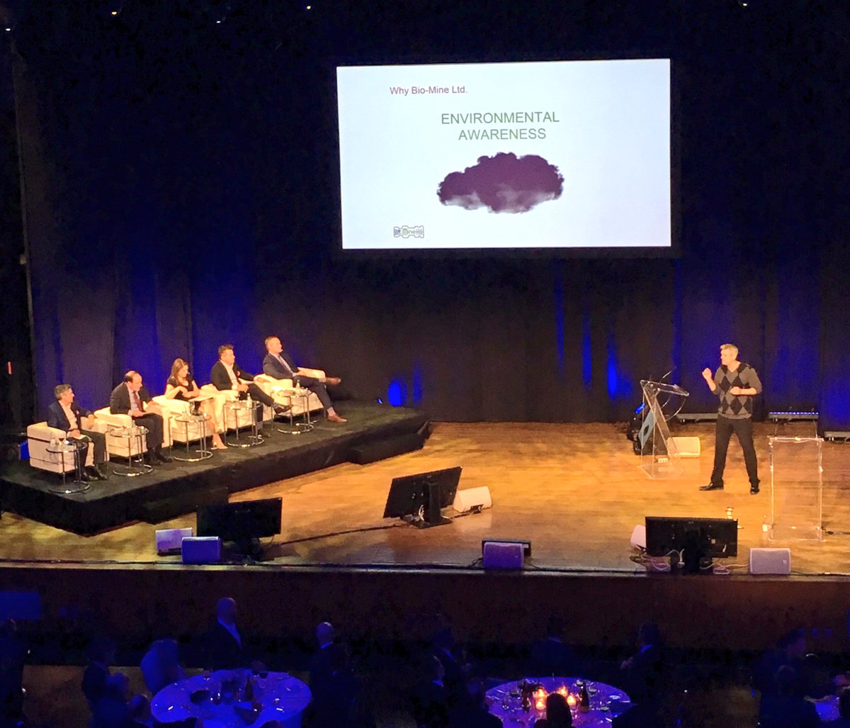 Disrupt_Mining's tweet photo. Kurtis is working the crowd and trying to woo the judges to buy into @BiomineSudbury's idea to limit environmental impact #disruptmining https://t.co/bRw9f7KzkJ