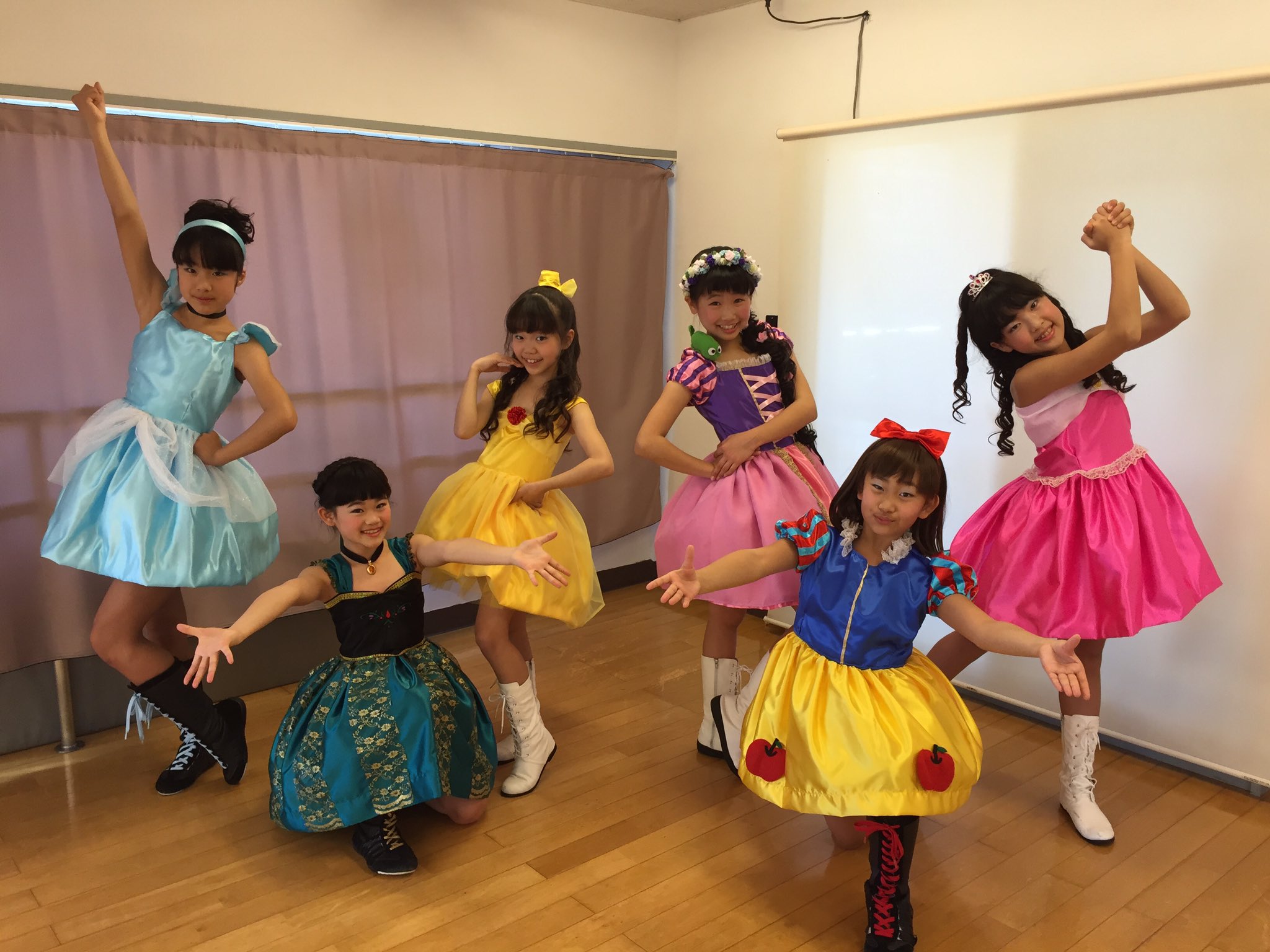 ダンスナッツ Twitterren 嬉しい報告 Disney Live17のキッズオーディションに Nutsメンバーが合格致しました Nutsとしては 7年連続 オーディションが始まってから ずっと出演させていただくことができます 今年のテーマはプリンセス みんなおめでとう