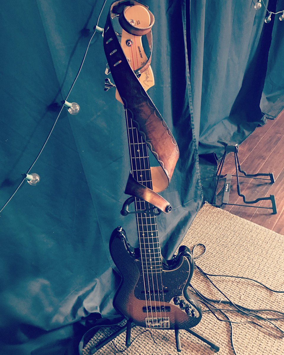 Anb1Austin's tweet photo. Beauty 

 #fenderbass  #fender  #nashville https://t.co/zEeCnGzd5r