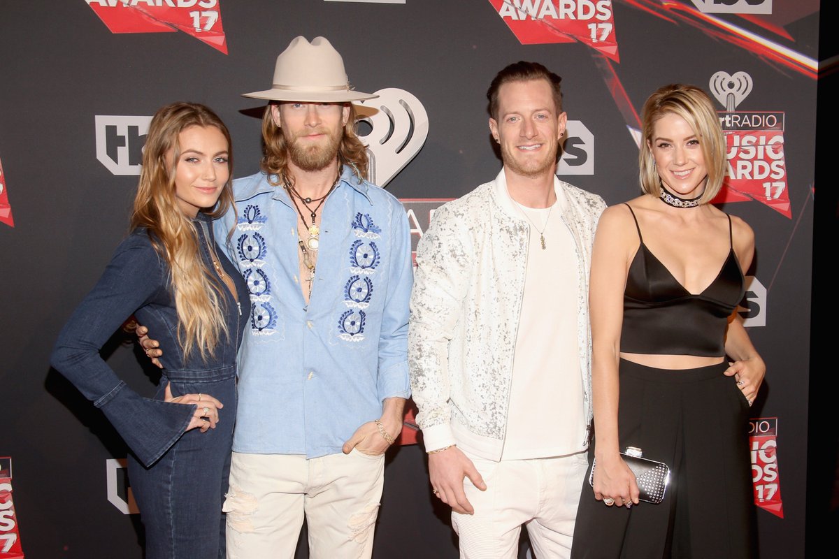 CMT's tweet photo. Spotted: Country artists totally rockin' the #iHeartAwards red carpet tonight! ππ₯ https://t.co/QOhd6A3lfp