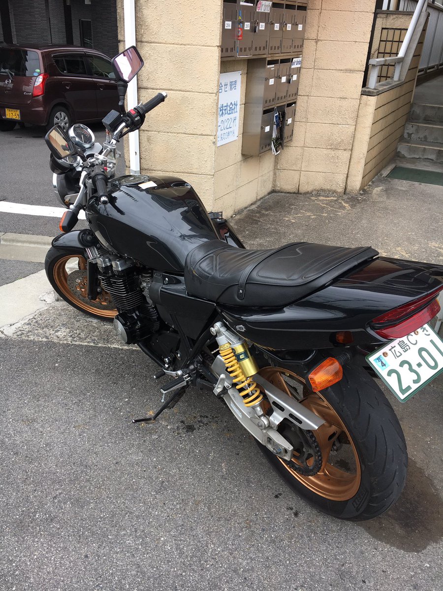 fei140671's tweet photo. XJR400 ４HMの出品です。
車検平成29年6月9日
初年度登録平成12年10月
車体番号４HM-120＊＊＊

走行距離30468キロ

整備内容
オイル交換済み
キャブOH
スロットルホルダー注油
ガソリンフィルター交換

タンク上部凹みあり

#XJR売ります https://t.co/Ul0260U5QB