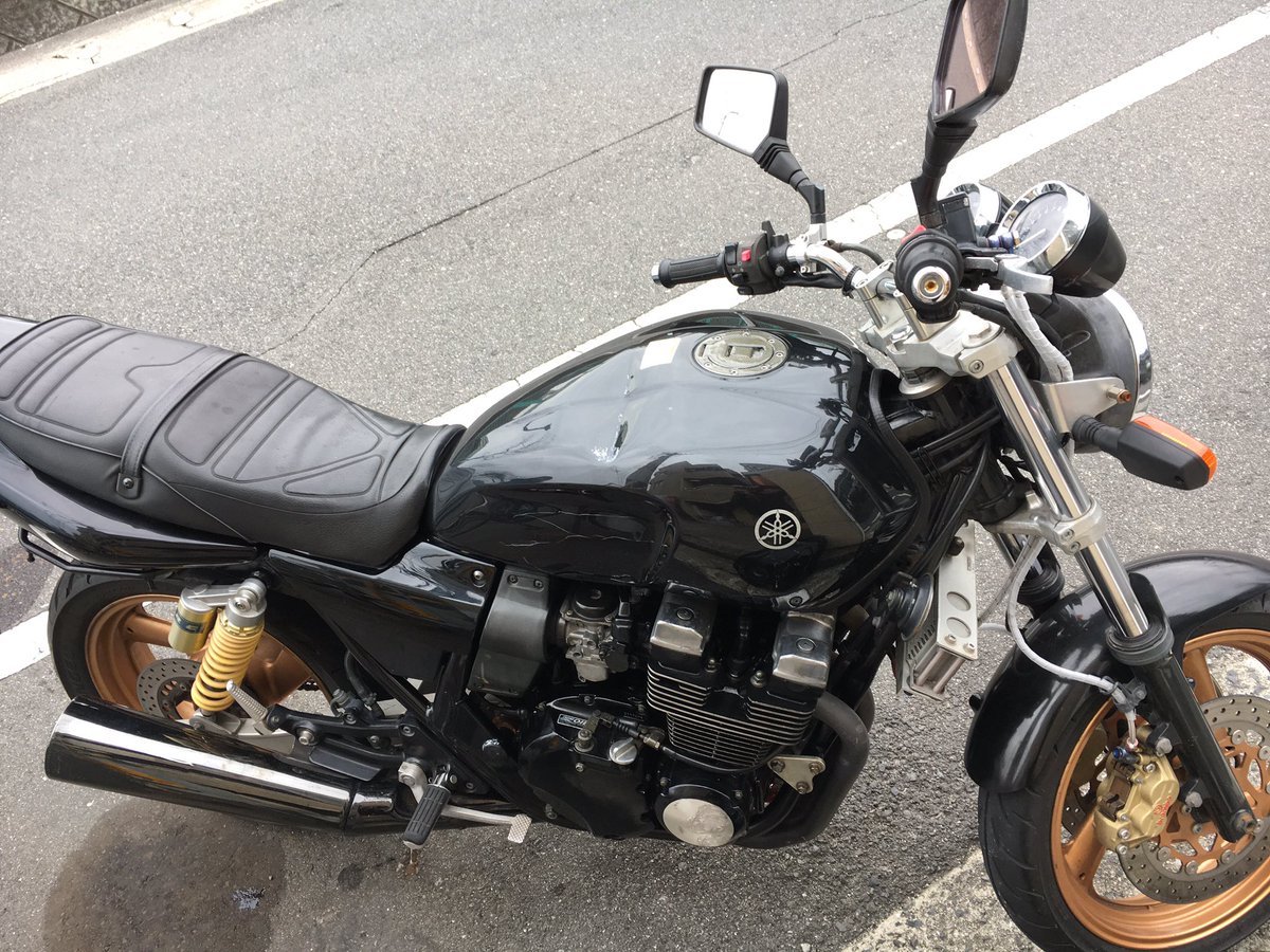 fei140671's tweet photo. XJR400 ４HMの出品です。
車検平成29年6月9日
初年度登録平成12年10月
車体番号４HM-120＊＊＊

走行距離30468キロ

整備内容
オイル交換済み
キャブOH
スロットルホルダー注油
ガソリンフィルター交換

タンク上部凹みあり

#XJR売ります https://t.co/Ul0260U5QB