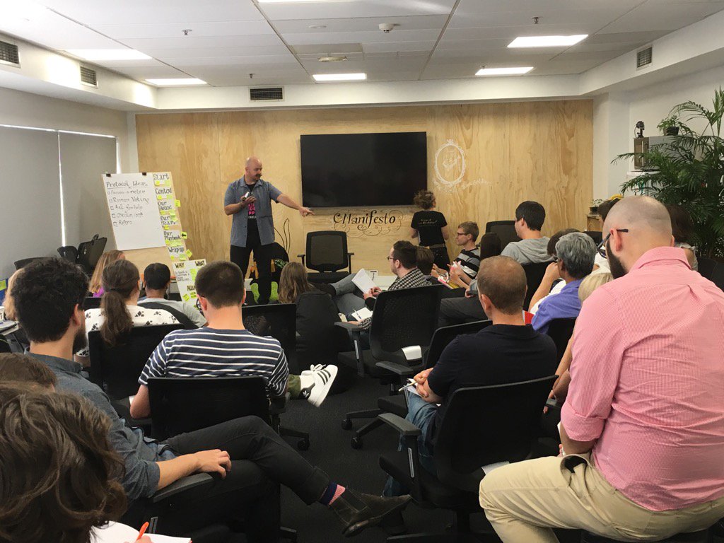 Love watching league of live illustrators @QuickDrawers in action #r9a3 #BootCamp