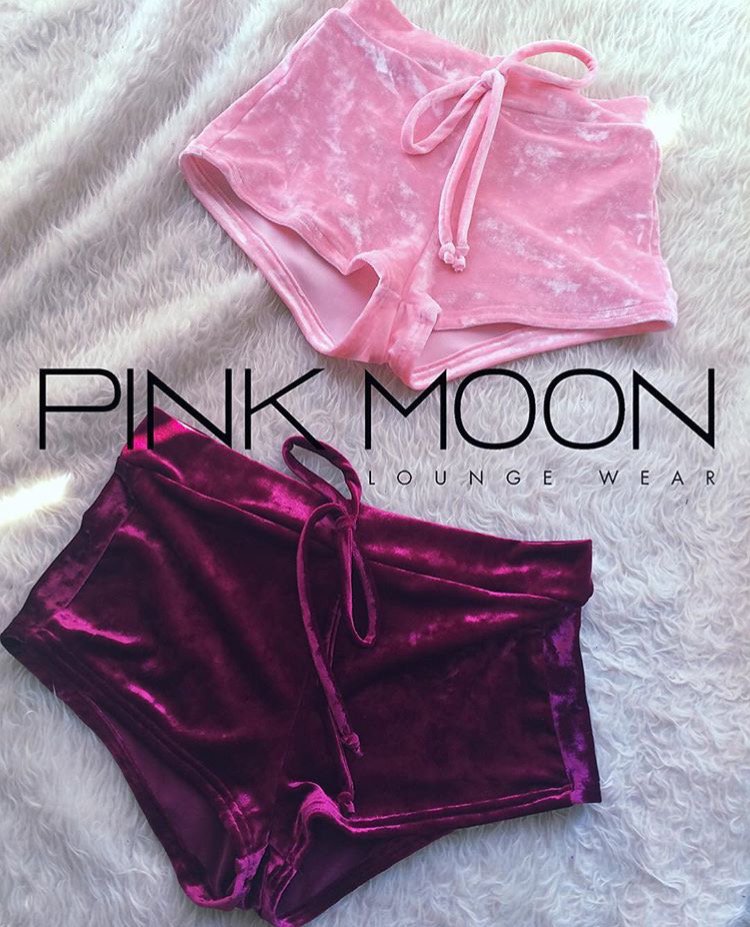 DesignerSimiyer's tweet image. Cute Velvet Shorts😍 🍑
SHOP NOW 👉 simiyere.com/products/cute-…
FREESHIPPING!🚐✈️