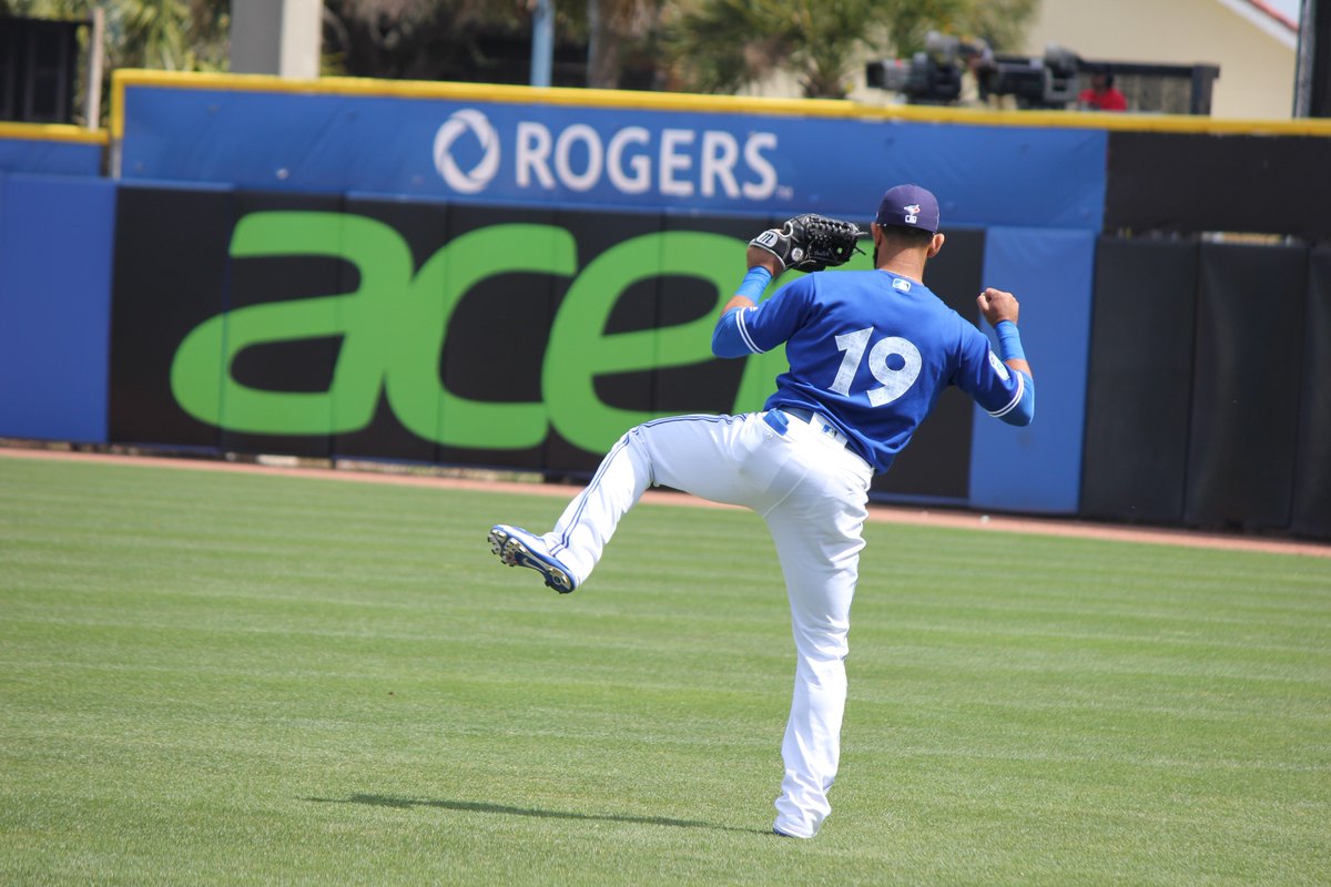 JaysKara's tweet photo. Jose is so bendy #springtrainging #bluejays 😍 https://t.co/ksRWSeS5r2