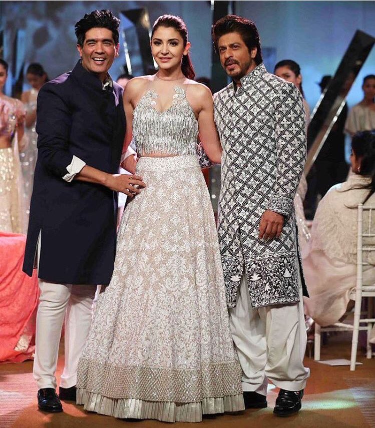 Magical moment from last nights show
<a href="/ManishMalhotra/">Manish Malhotra</a> <a href="/AnushkaSharma/">Anushka Sharma</a> <a href="/iamsrk/">Shah Rukh Khan</a> #SummerCouture2017 #ManishMalhotraLabel