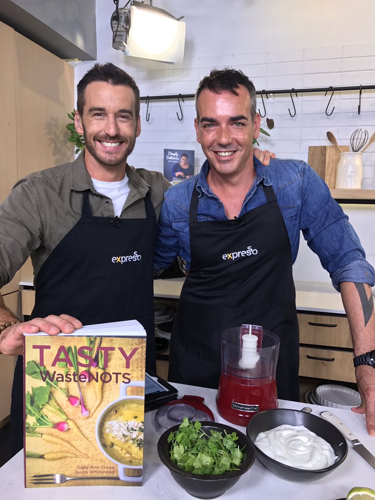 Cooking some #MeatFreeMonday dishes from <a href="/Tastywastenots/">TastyWasteNOTS</a> w <a href="/GraemeRichards/">@GraemeRichards</a> on <a href="/expressoshow/">Expresso Show</a> - #MondayMorning