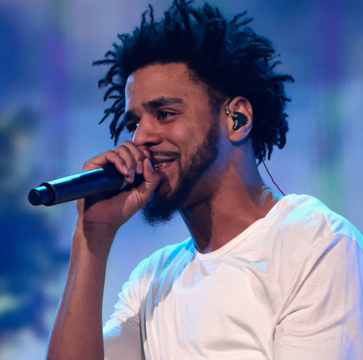 rap_producer_'s tweet photo. One gotta go. Who goes @Eminem @JColeNC @juicyjewrapper https://t.co/cb4LoNUaOe