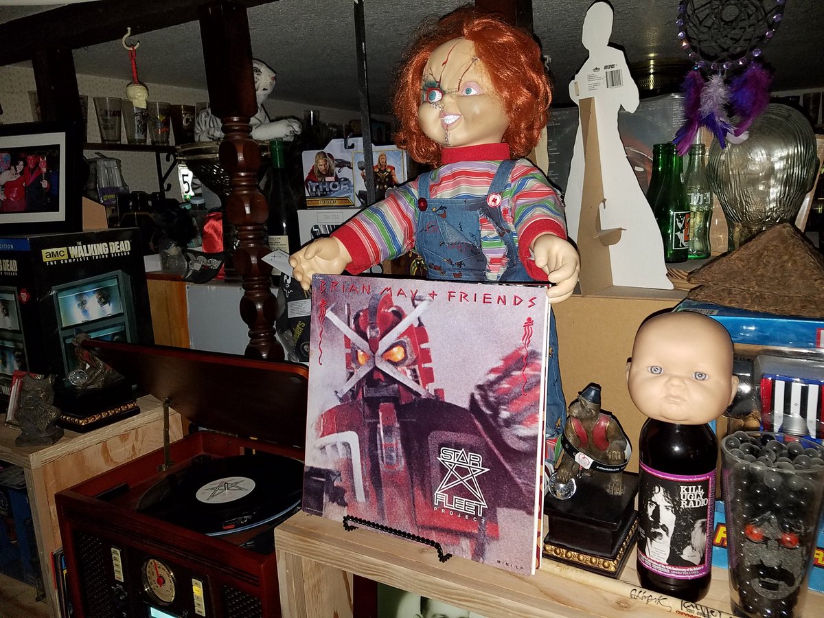 Blazerboy1Tim's tweet photo. Haven't listened to this one in a long time.  #vinyl #vinylcollection #myvinylcollection #brianmayandfriends #starfleetproject https://t.co/yi4NqAjbl3