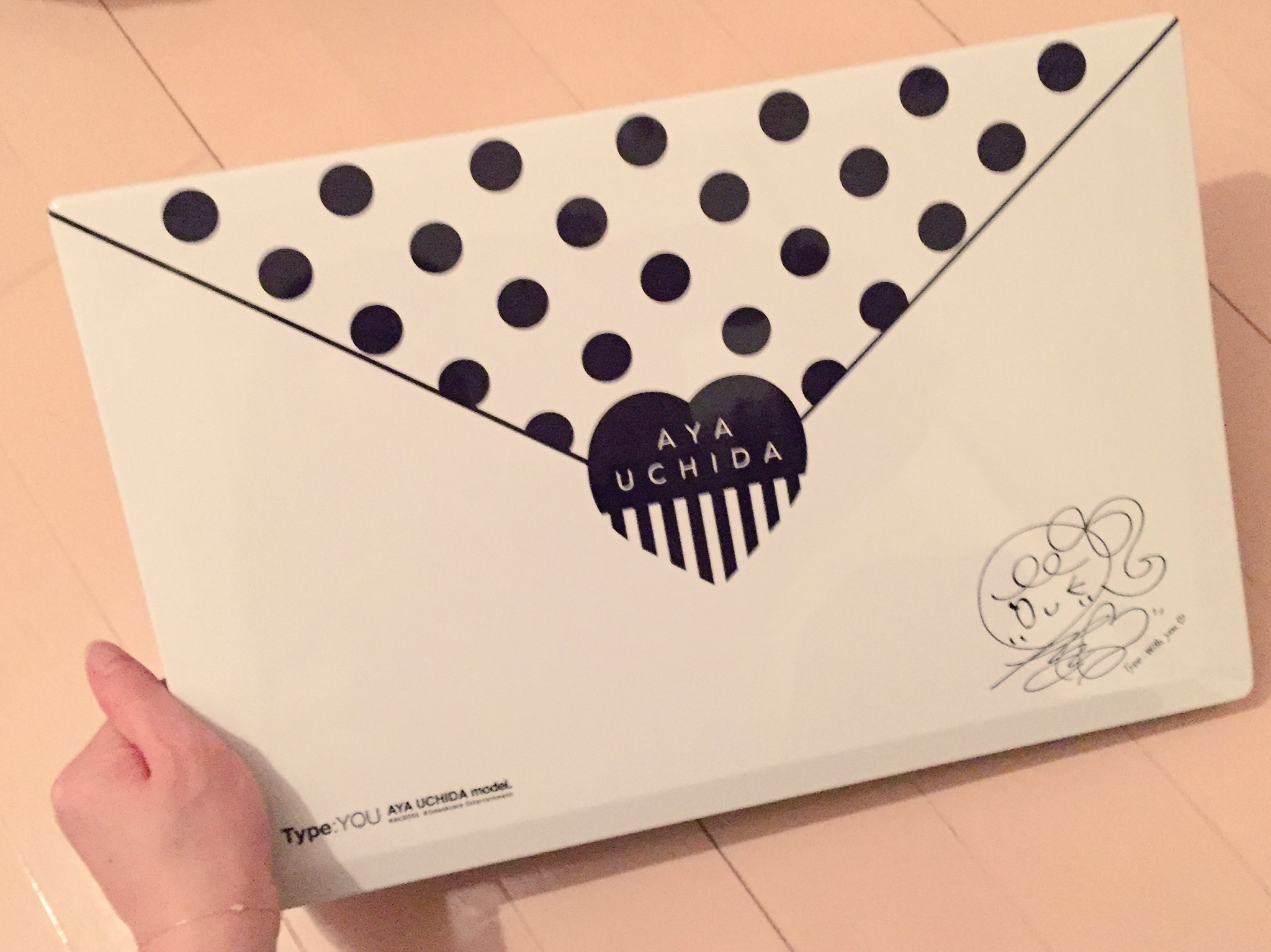 内田彩 スマッシュコアさんのtype You 私モデルが届きましたー お母さんに買ってあげました 武道館liveのロゴを使って ラブレターのデザインにしました 私のつたないイラストから 可愛く仕上げてもらえて嬉しい スマッシュコア T Co