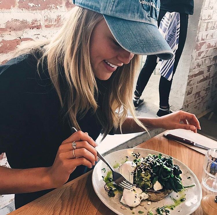 glittermagazine's tweet photo. #StephClaireSmith #StepSmith had the perfect way to rock the #denim trend. Find out how you can, too: https://t.co/0XcAWtLe0x https://t.co/WsFSEPMy0R