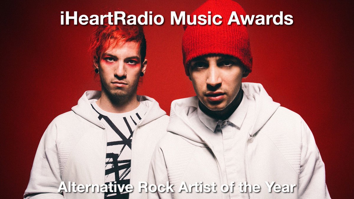 topupdating's tweet photo. #iHeartAwards https://t.co/PFL2cZzdpv