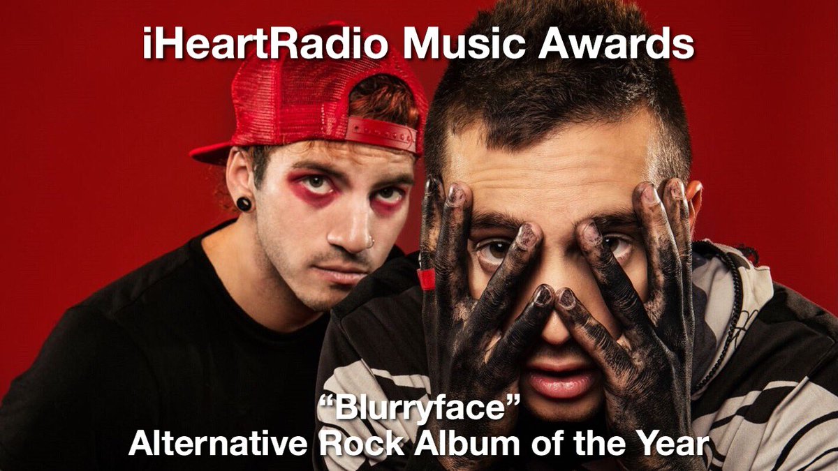 topupdating's tweet photo. #iHeartAwards https://t.co/PFL2cZzdpv