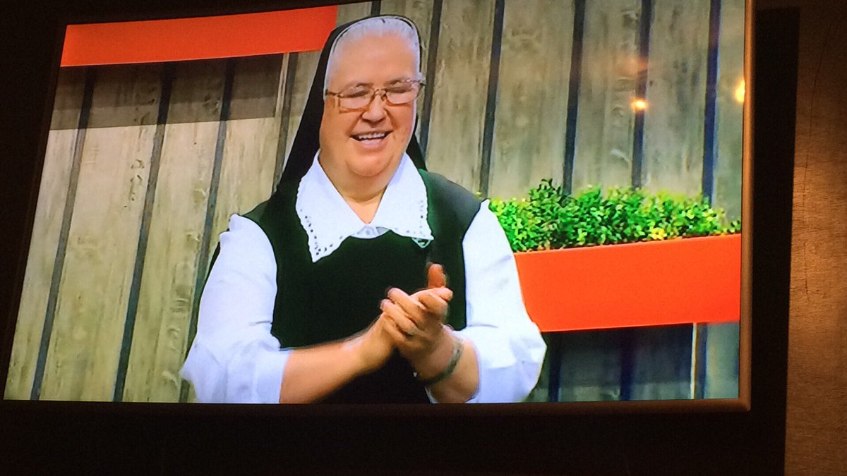 Marco_MCJr's tweet photo. Los mejores chefs y la mejor conductora del mundo @chef_betty @elchefherrera @benitoysolange @anettemicheltv @FlorChefMX @MasterChefMx ! 👏🏻😋 https://t.co/h5be9wbND1