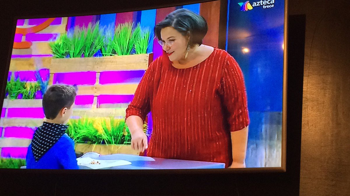Marco_MCJr's tweet photo. Los mejores chefs y la mejor conductora del mundo @chef_betty @elchefherrera @benitoysolange @anettemicheltv @FlorChefMX @MasterChefMx ! 👏🏻😋 https://t.co/h5be9wbND1