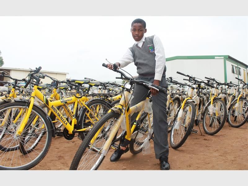 benonicitytimes's tweet photo. School children receive brand new wheels: https://t.co/6ITaWBiJKL #BicycleHandover @EMMInfo @mzwandileMasina https://t.co/RMtkIDs3Sf