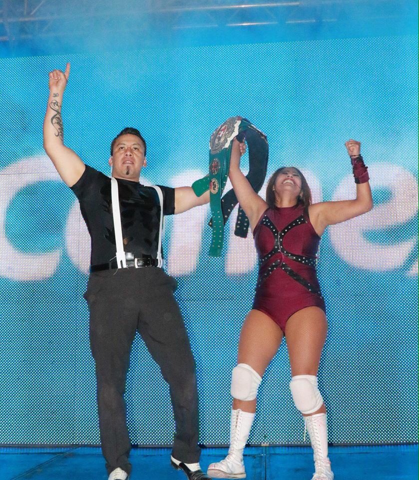 LuchaParaTodos's tweet photo. AAA

Faby Apache, Mary Apache y El Apache ganan los Canpeonatos de Tríos de AAA. https://t.co/yUFZ77AusR