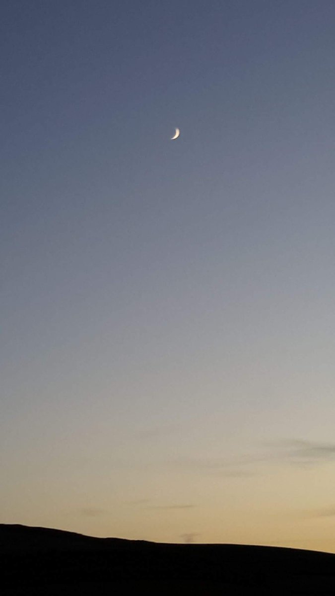 FlaneuseDuMonde's tweet photo. Good night Moon 🌛😊 ... All alone on the #Maseta in the middle of nowhere. Just me & Creator having an important chat. #CaminoDeSantiago https://t.co/4CMlOMNTGh