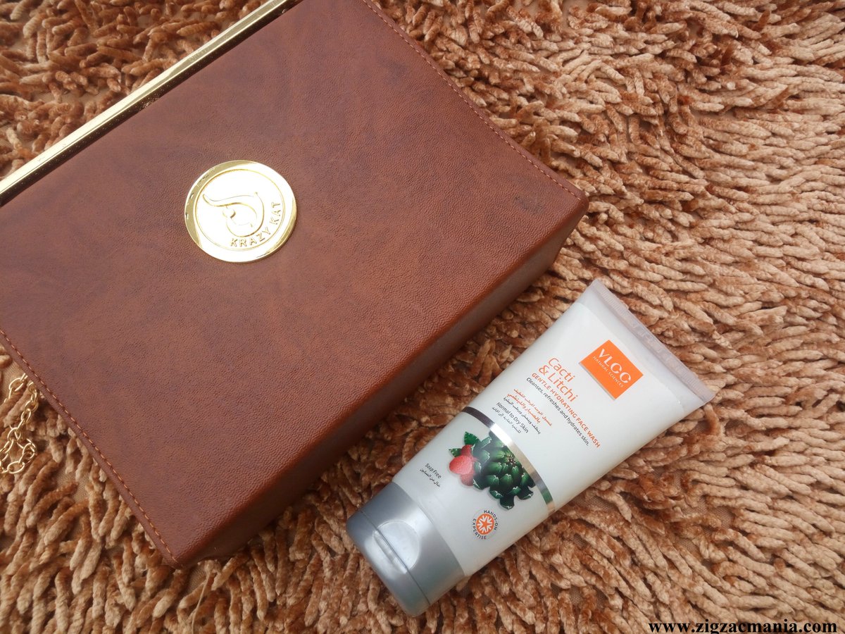 himanju23's tweet photo. VLCC Cacti &amp; Litchi Gentle Hydrating Face Wash Review..

https://t.co/bizEfR25lX https://t.co/lJ7ZoNp7um