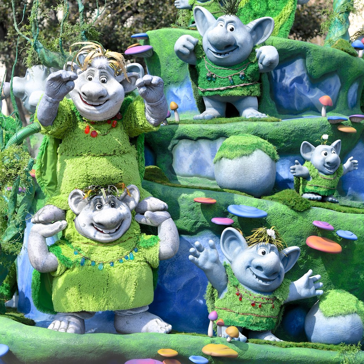 祝福されたアナ＆クリストフも！ ディズニーストア ツムツムぬいぐるみ