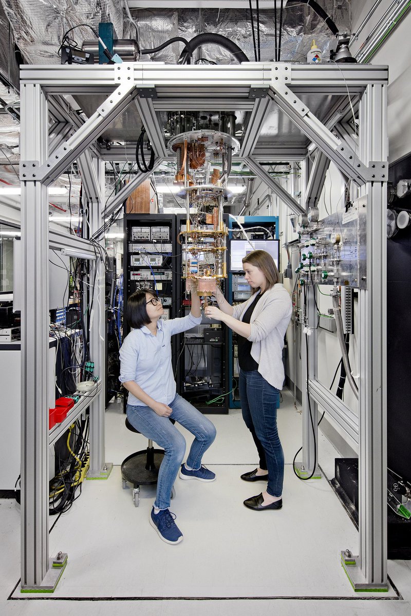 IBM's tweet image. Introducing #IBMQ quantum systems, building the first universal #quantumcomputer for business and science ibm.biz/BdicDM