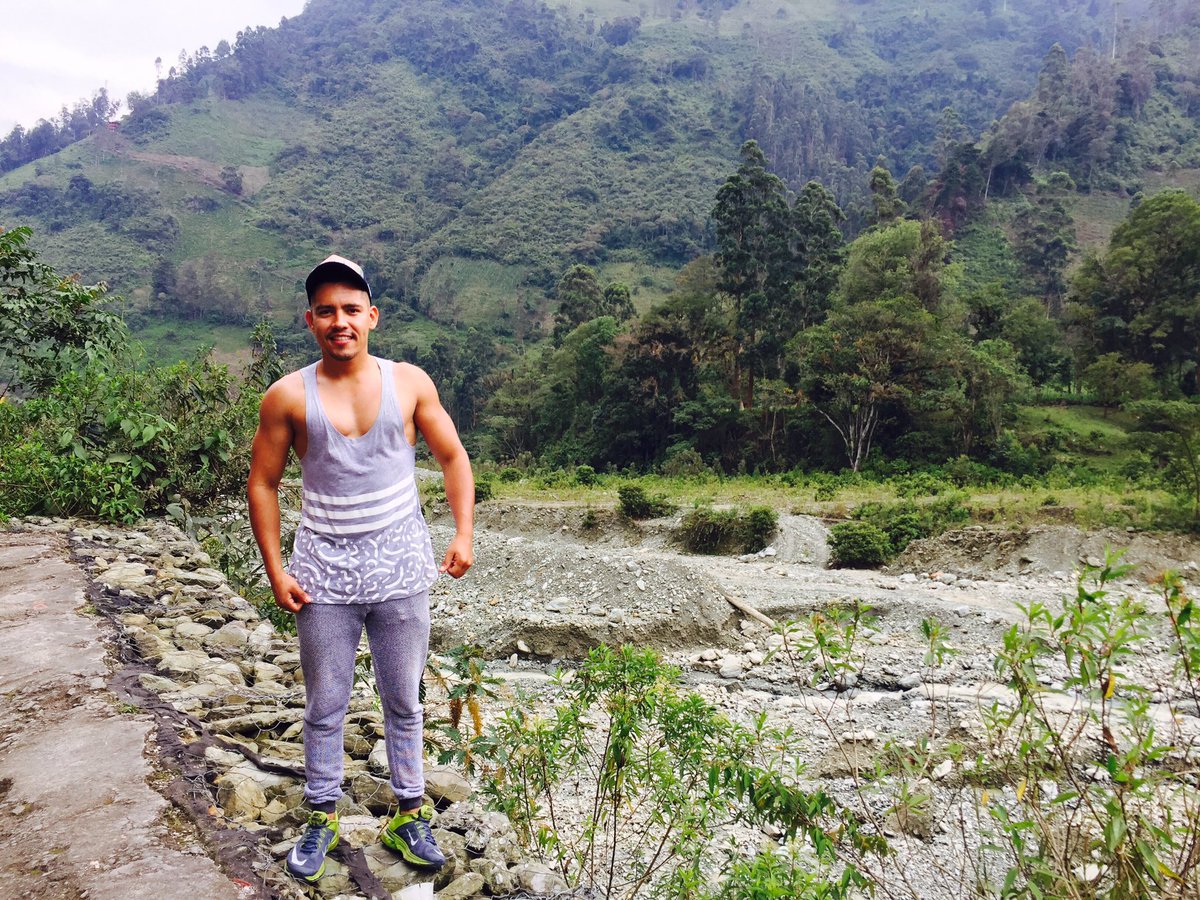 ANDRESBRIEZ4's tweet photo. #Place🏞#Peace🍃🍂 https://t.co/vjVxr3B8lq