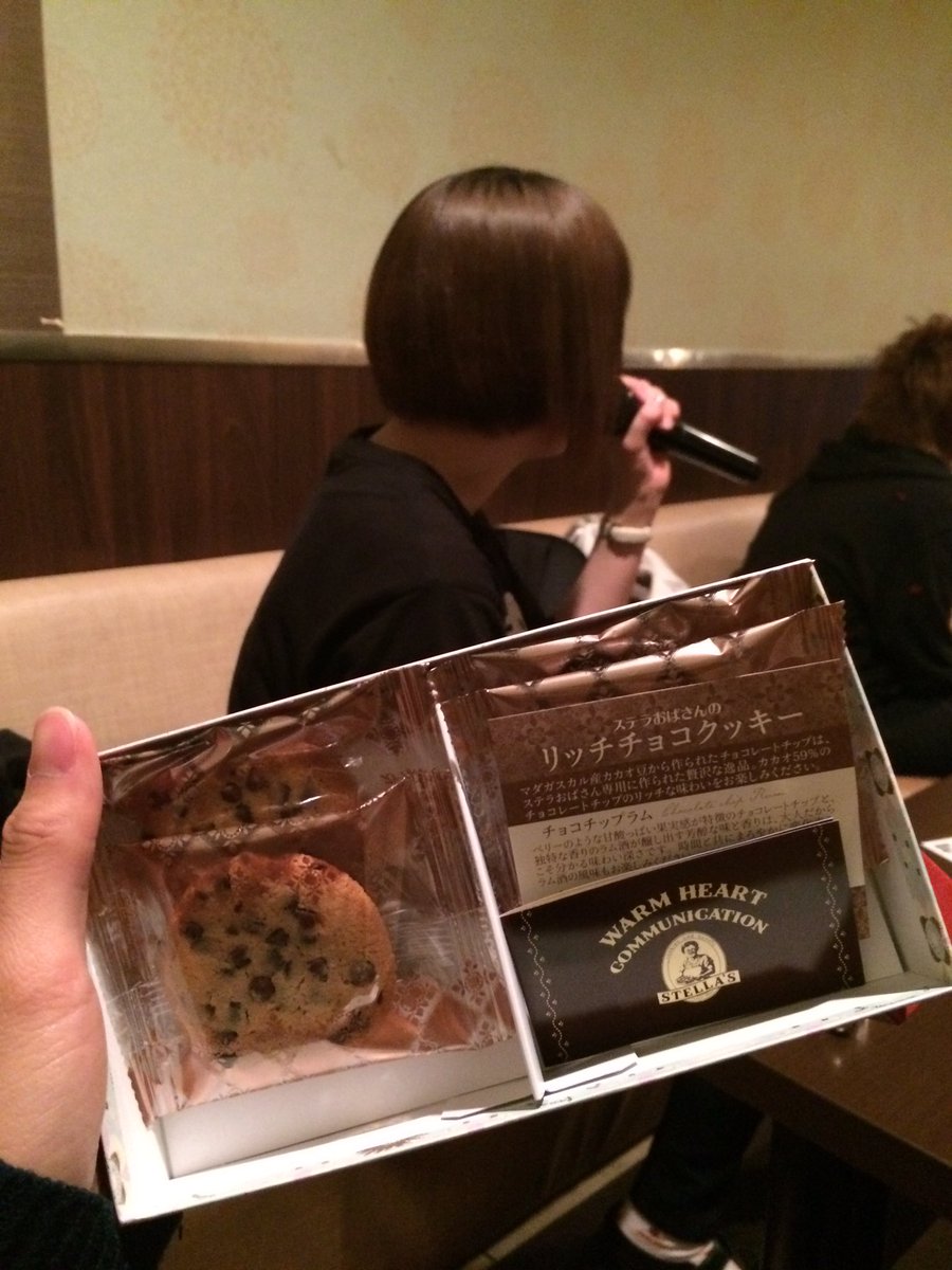 kojimiru_yk's tweet photo. カラオケ楽しかった〜〜
誕プレ買ってきてくれたけど自分で食べちゃうあたり最高だと思う笑笑
今度はもっとみんな集まってクラス会しましょ〜〜笑 https://t.co/jAlzT1BKtO