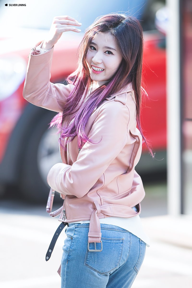 Koreaboo Fans Claim Twice Sana S Butt Looks Perfect In These Jeans Read More T Co Svfzdy2m0e