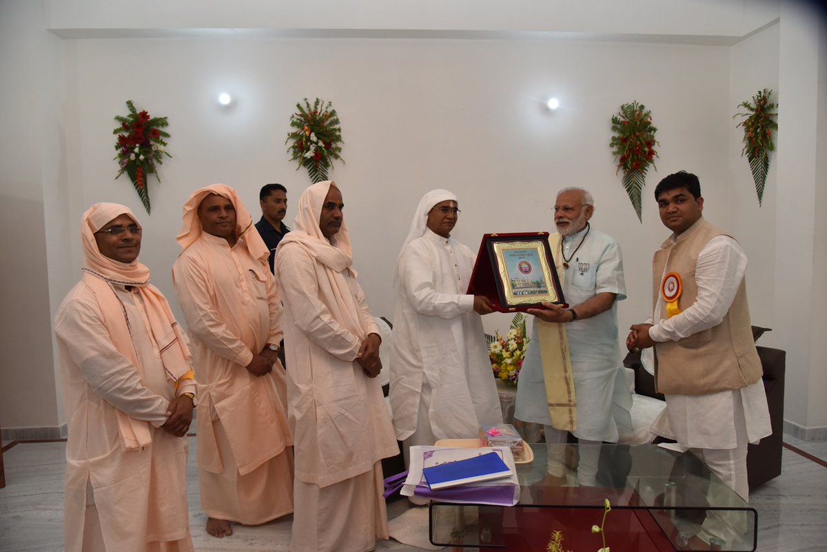 वाराणसी स्थित गढ़वा घाट आश्रम जाने का सौभाग्य मिला।