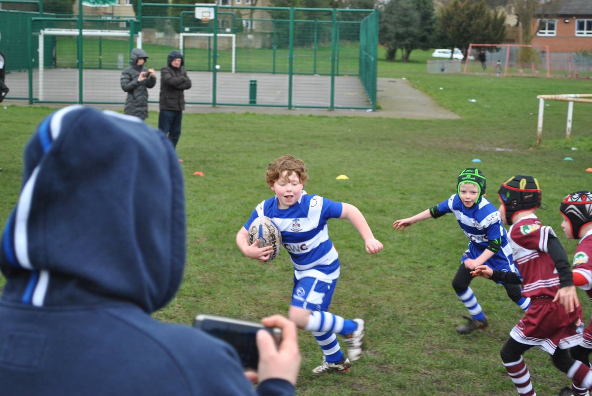 AndyBuffuk's tweet image. My youngest playing for the Siddal Lions u7s @siddalrl